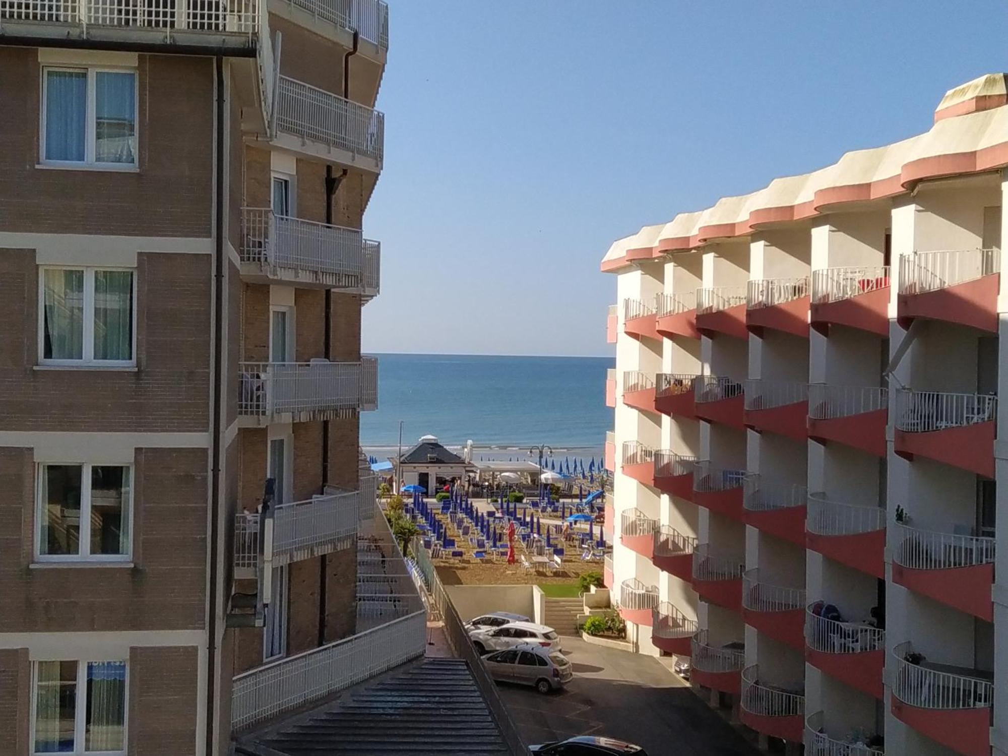 Hotel Halifax Lido di Jesolo Eksteriør billede